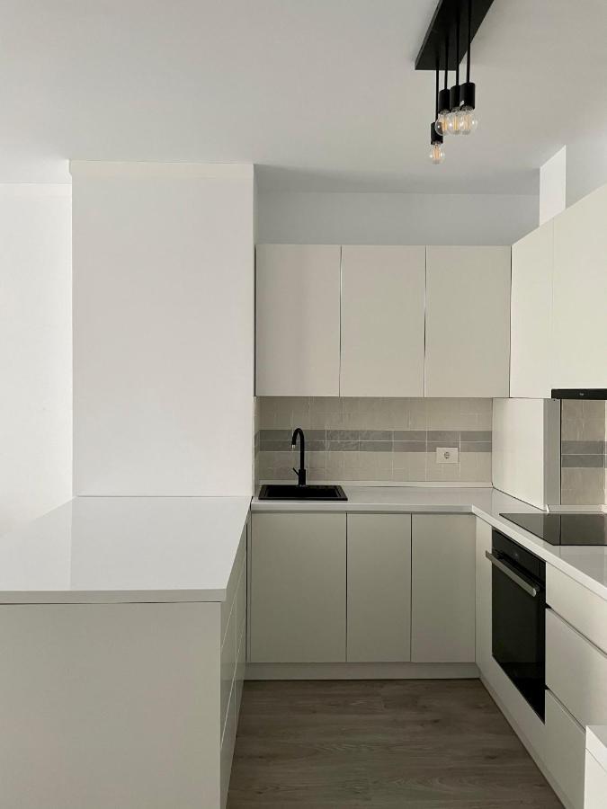 Cozy 1 Bedroom Apartment Oradea Exterior foto
